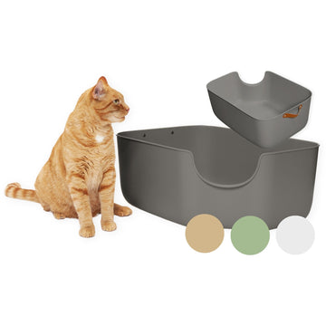 Grau Katzentoilette mit extra hohen Wänden für mehr Sauberkeit und Schutz vor Herausscharren, Katze sitzt daneben #farbe_grau