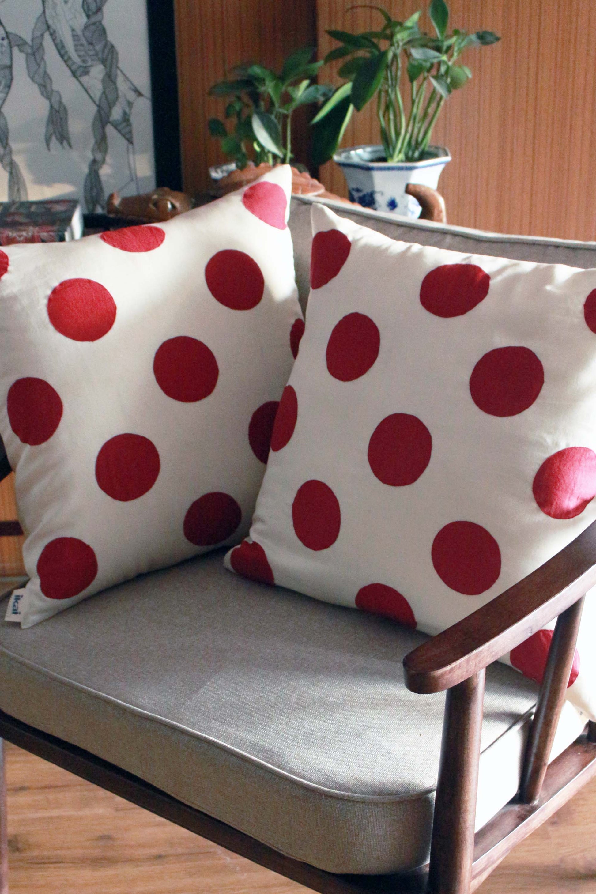 POLKA DOT CUSHION