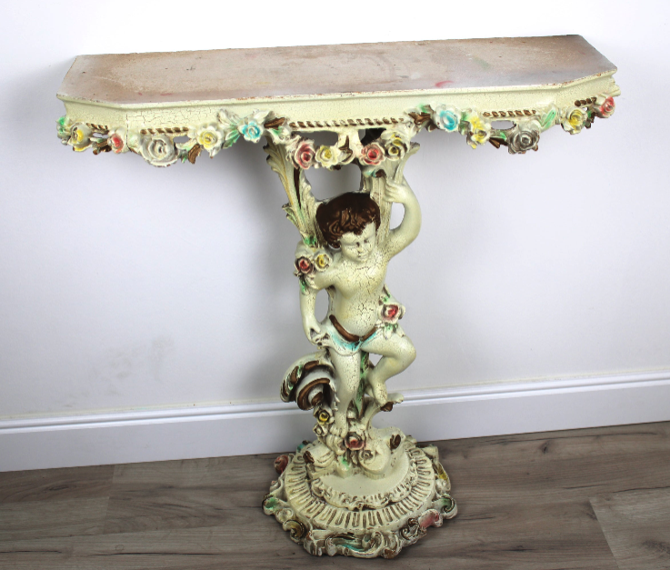 Entratina in legno con putto