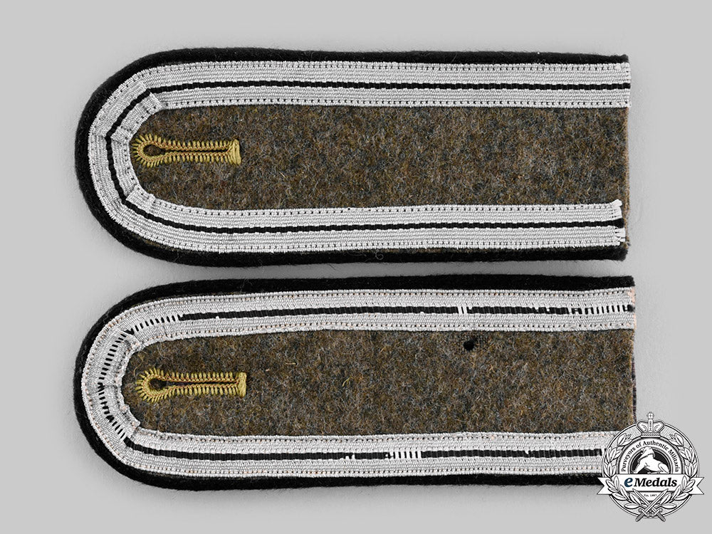 germany,_third_reich._a_pair_of_rad_truppfuhrer’s_shoulder_straps_ci19_0135_1