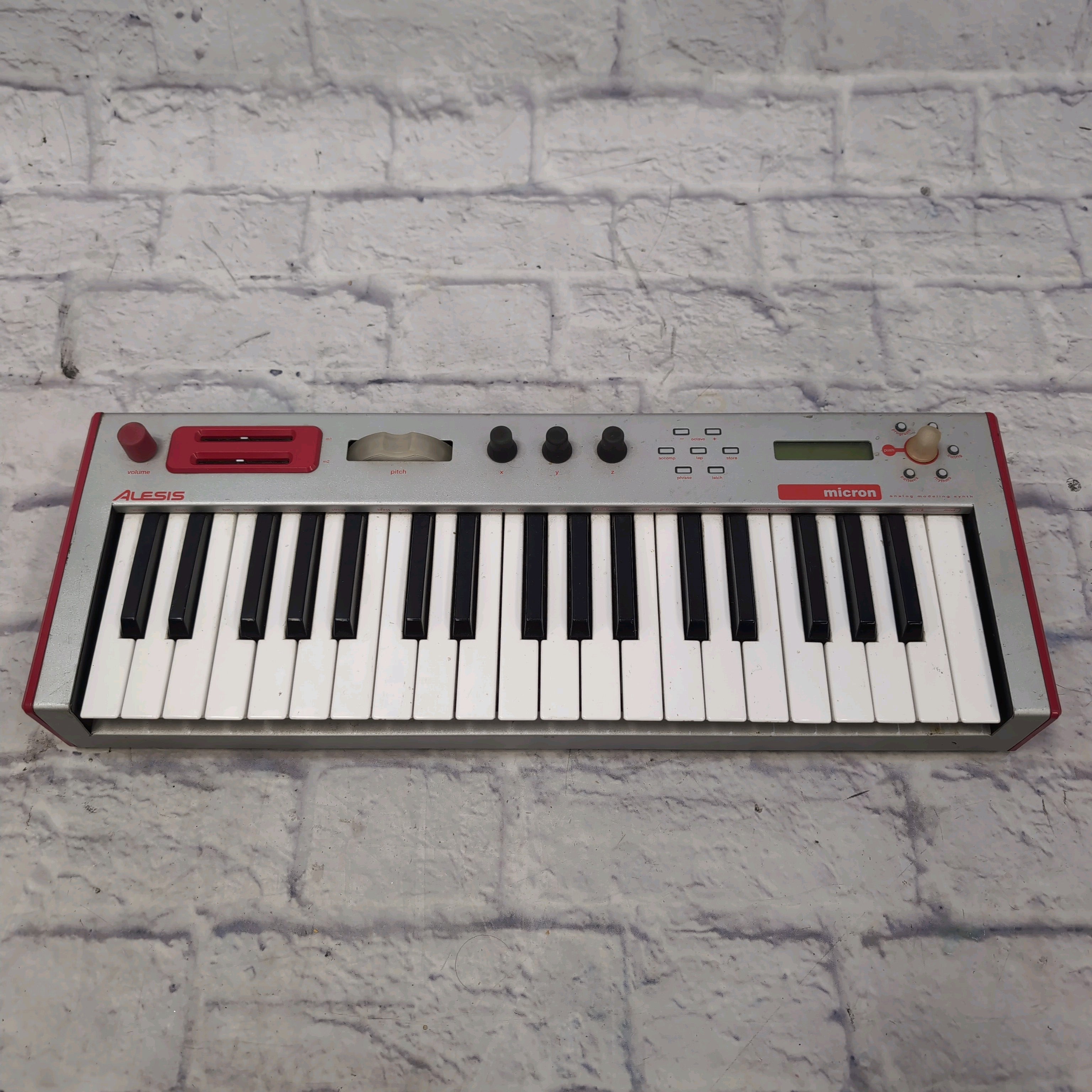Alesis Micron Synthesizer Synth